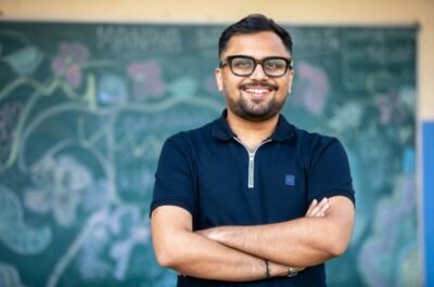 English pronunciation and accent course Bengali speakers — Bengali professional learning correct English pronunciation at LELE Kolkata